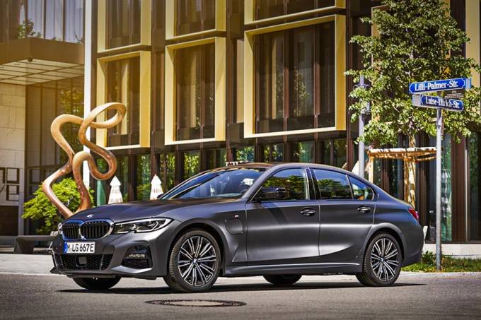 BMW 330e M Sport: o esportivo elétrico high-tech da marca